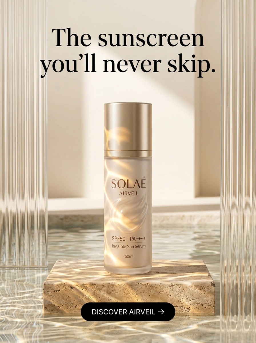Dynamic water splash surrounding the bottle to convey deep hydration.
